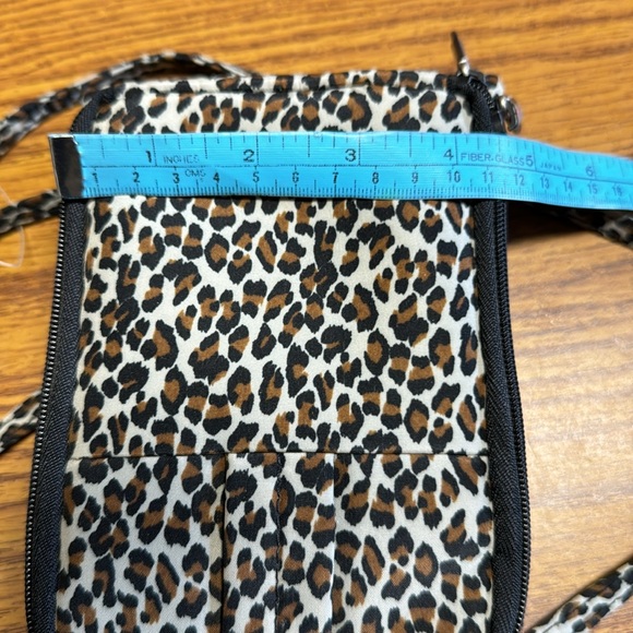 NWOT Travelon Purse Womens Leopard Print Expandable Compact Crossbody Bag - Picture 9 of 9